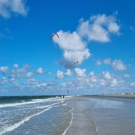 6 Person In Romo *